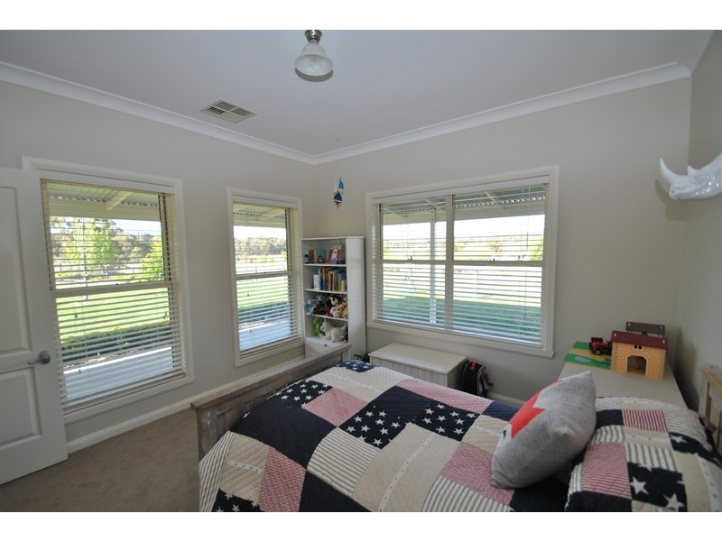 11 Shepherd Drive, Mullion Creek NSW 2800