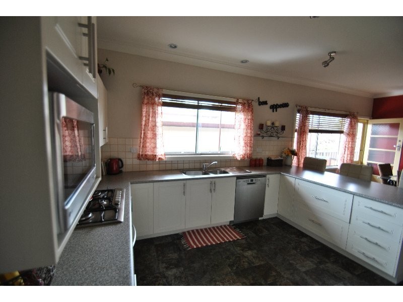 2 Thomas, Orange NSW 2800
