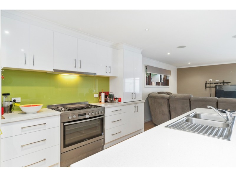 27 Downs Road, Seaford VIC 3198