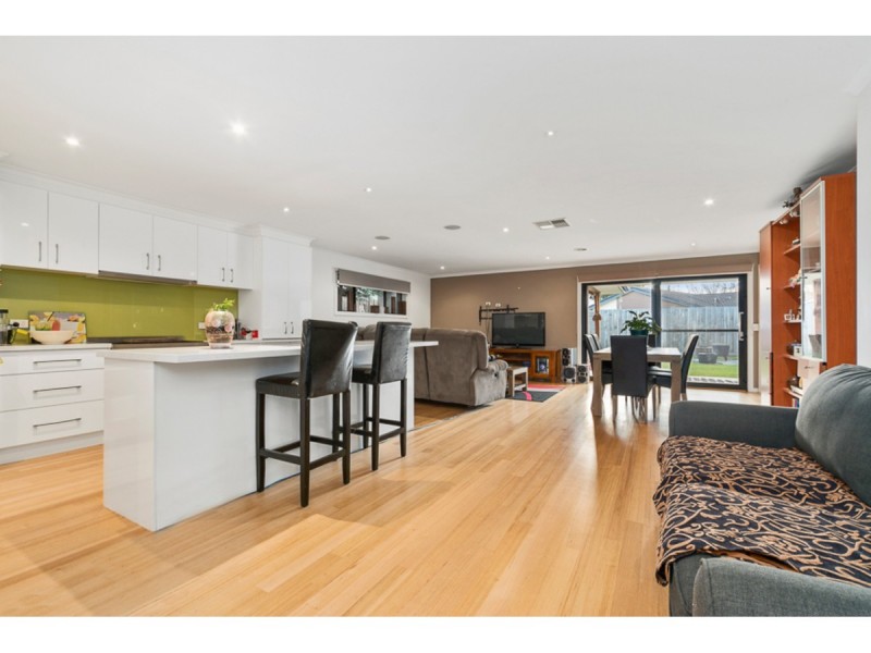 27 Downs Road, Seaford VIC 3198