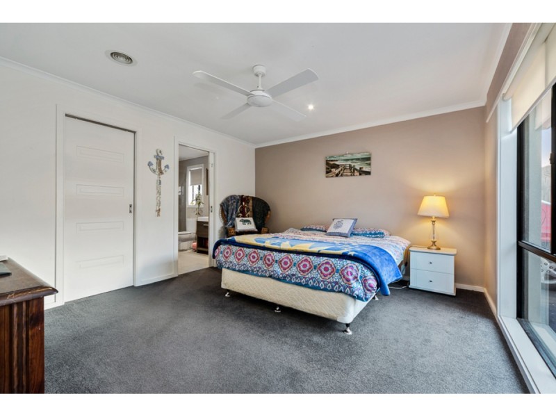 27 Downs Road, Seaford VIC 3198