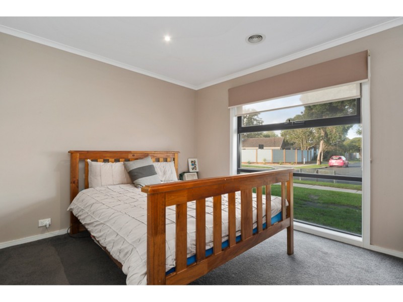 27 Downs Road, Seaford VIC 3198