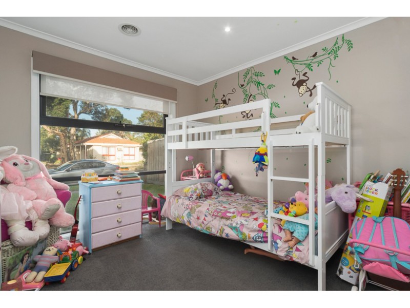 27 Downs Road, Seaford VIC 3198