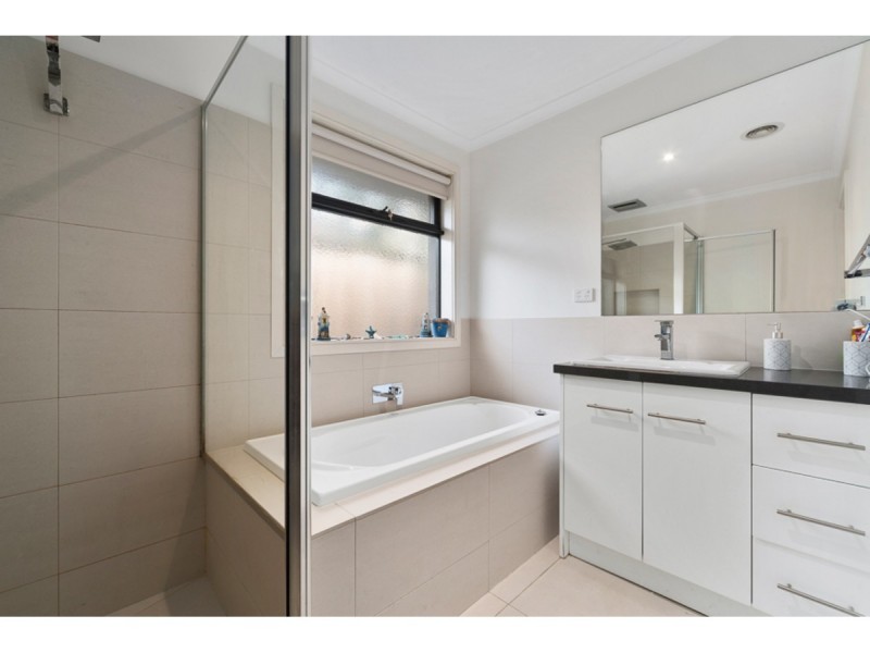 27 Downs Road, Seaford VIC 3198