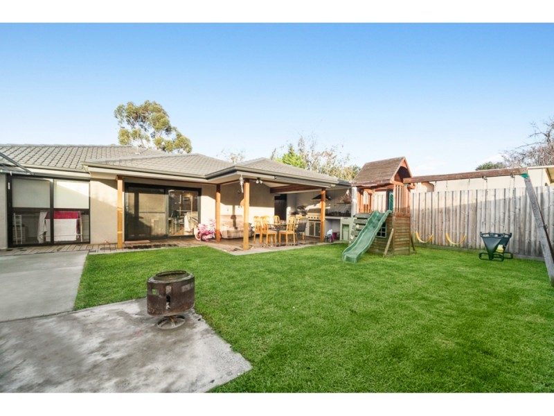 27 Downs Road, Seaford VIC 3198