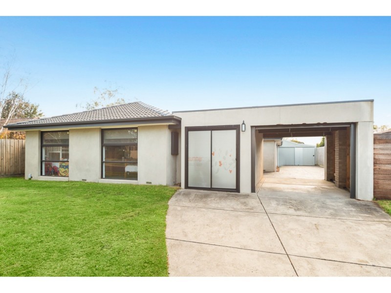 27 Downs Road, Seaford VIC 3198