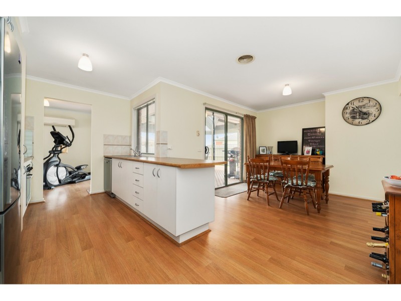 10 Shadi Court, Cranbourne West VIC 3977