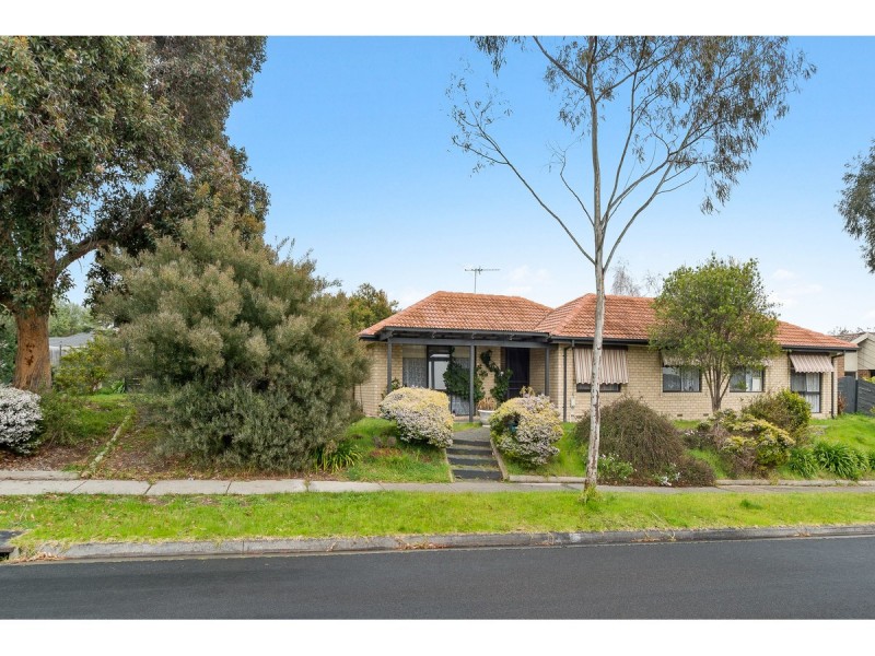 24 Gattinara Drive, Frankston VIC 3199