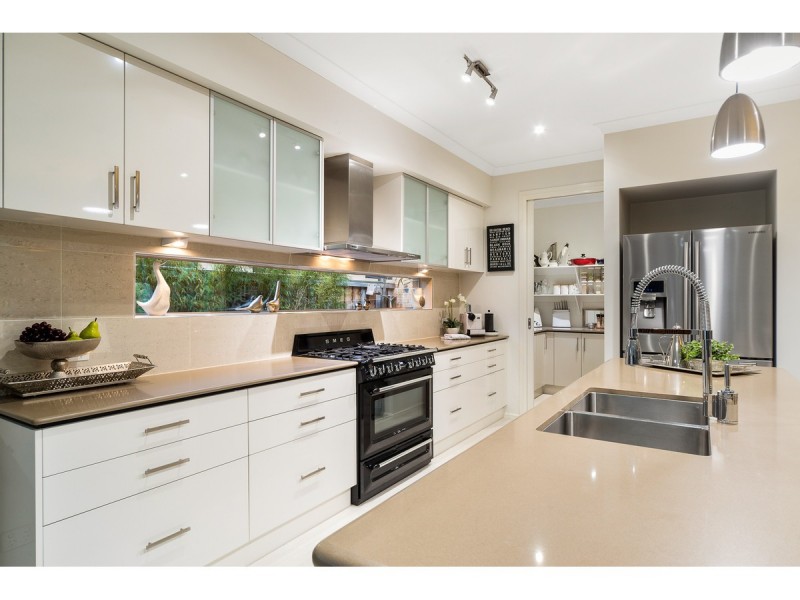 30 Kensei Place, Sandhurst VIC 3977