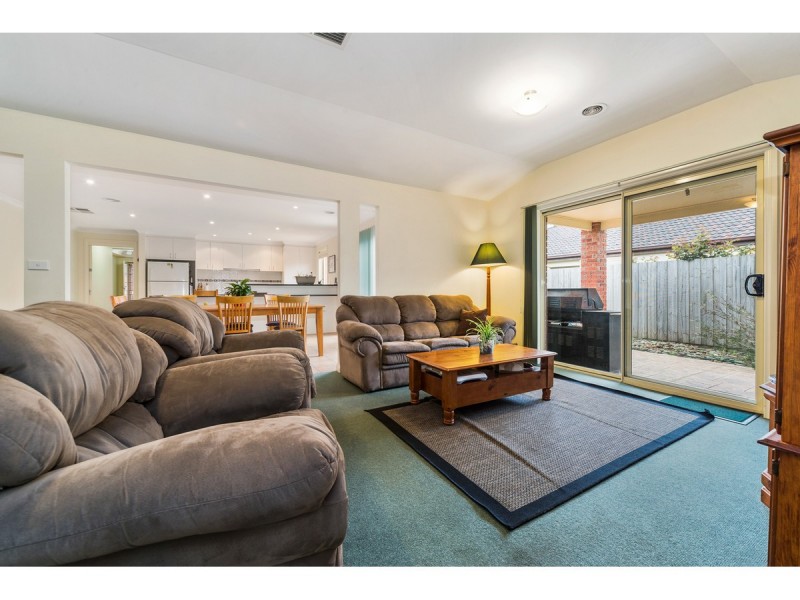 38 Balinga Drive, Skye VIC 3977