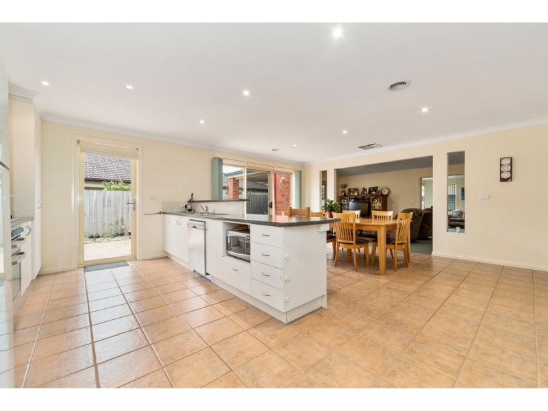 38 Balinga Drive, Skye VIC 3977