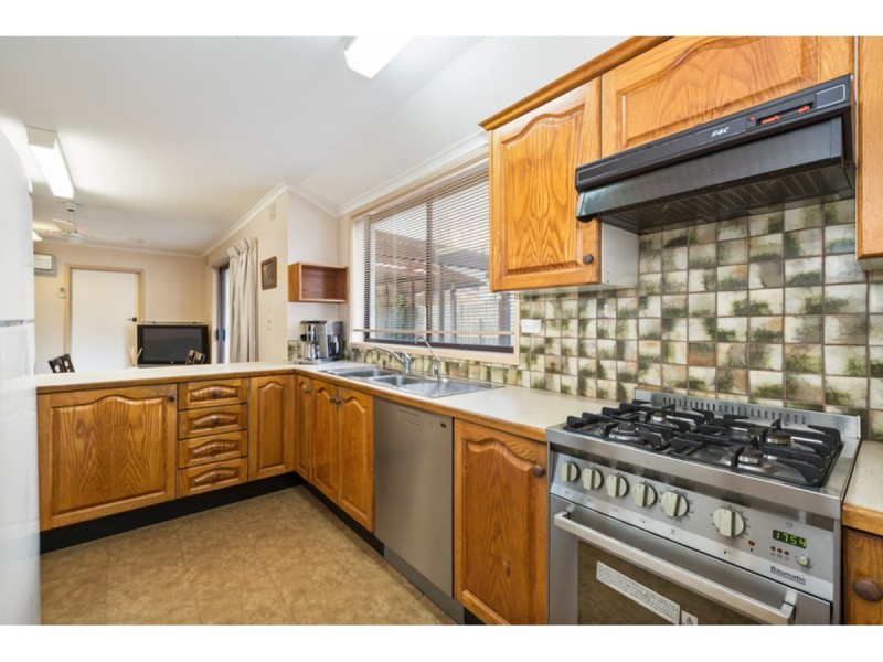 15 Burleigh Court, Frankston VIC 3199