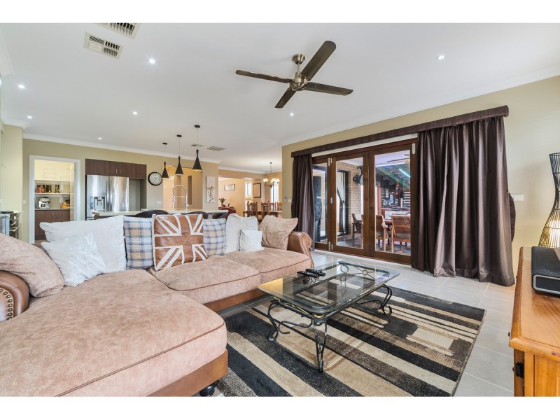 7 Brown Thornbill Court, Langwarrin VIC 3910