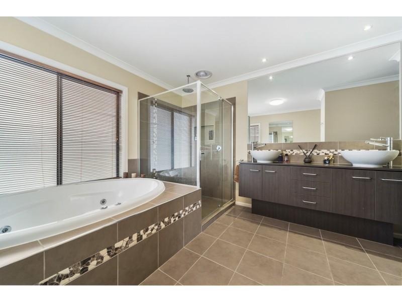 7 Brown Thornbill Court, Langwarrin VIC 3910