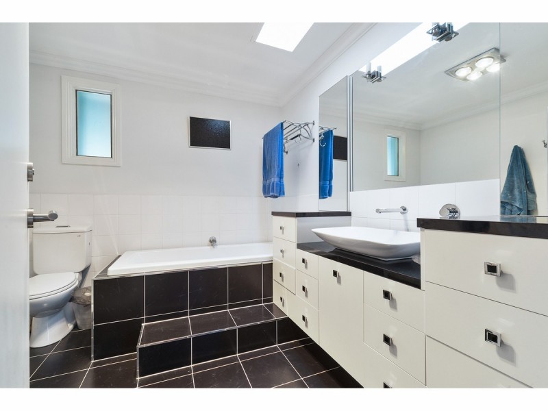 18 Helvetia Court, Frankston VIC 3199