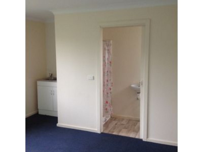 Room 6/13 Wallowa Crescent, Frankston North VIC 3200