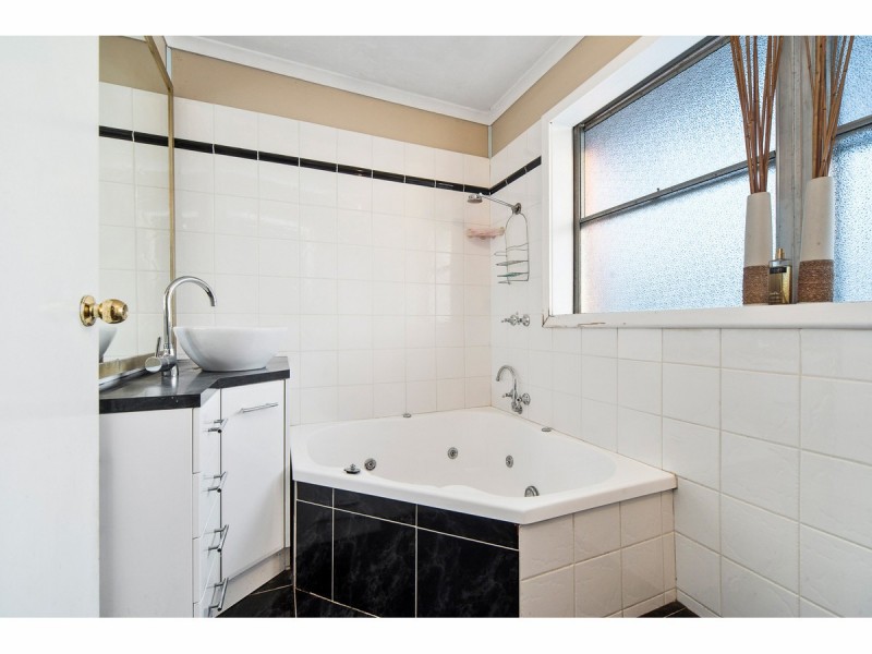 14 Hickory Crescent, Frankston North VIC 3200