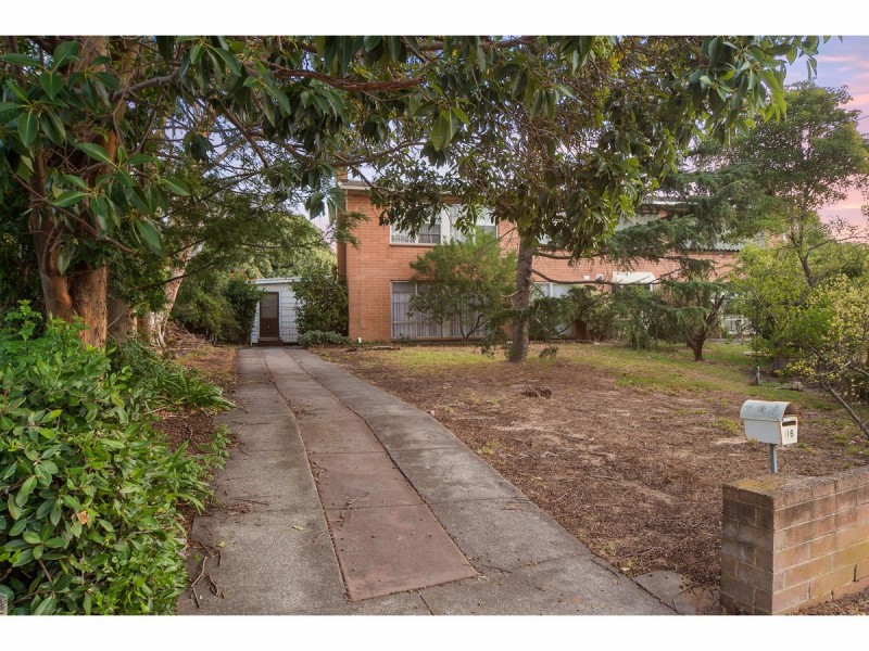 16 Hickory Crescent, Frankston North VIC 3200