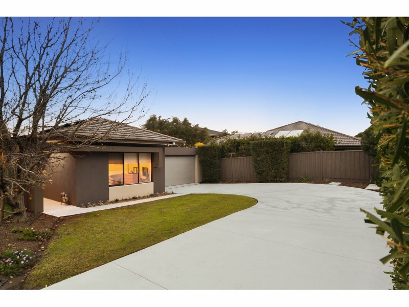 24 Whitewater Court, Sandhurst VIC 3977