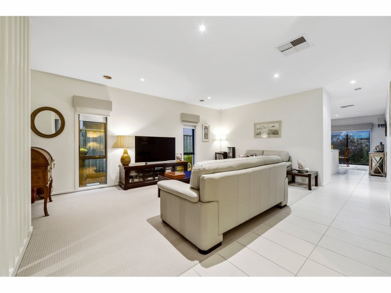 24 Whitewater Court, Sandhurst VIC 3977