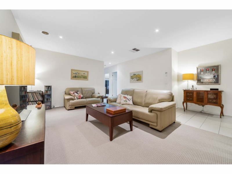 24 Whitewater Court, Sandhurst VIC 3977