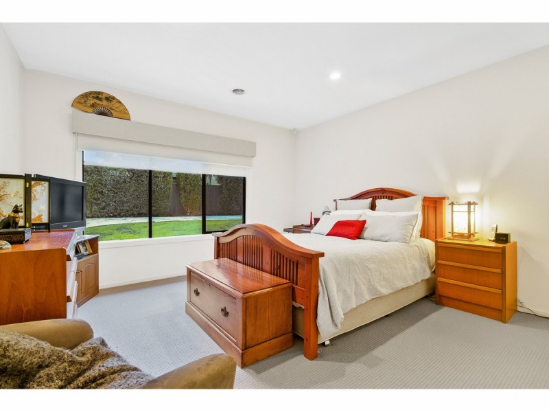 24 Whitewater Court, Sandhurst VIC 3977