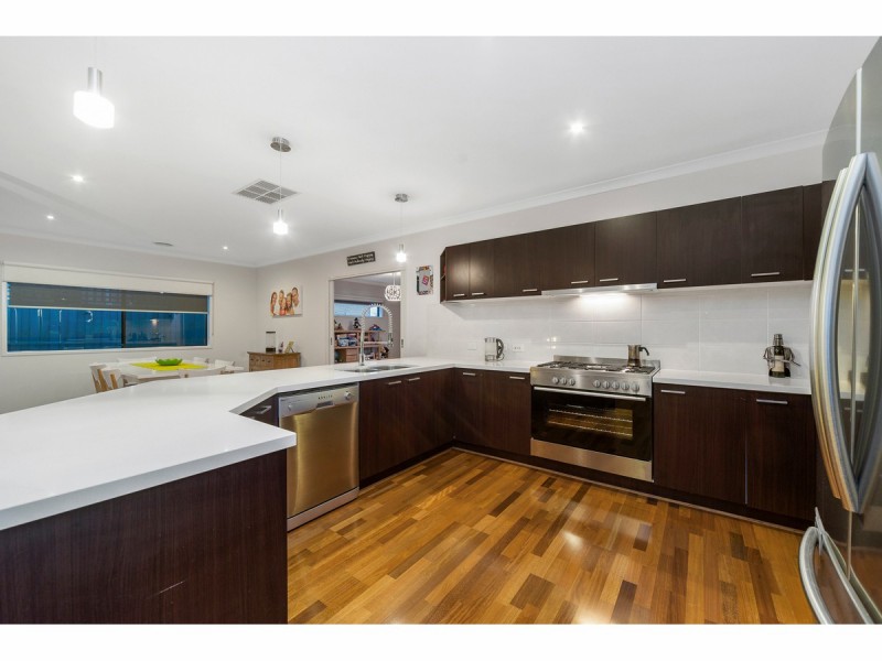 34 Sandarra Boulevard, Sandhurst VIC 3977