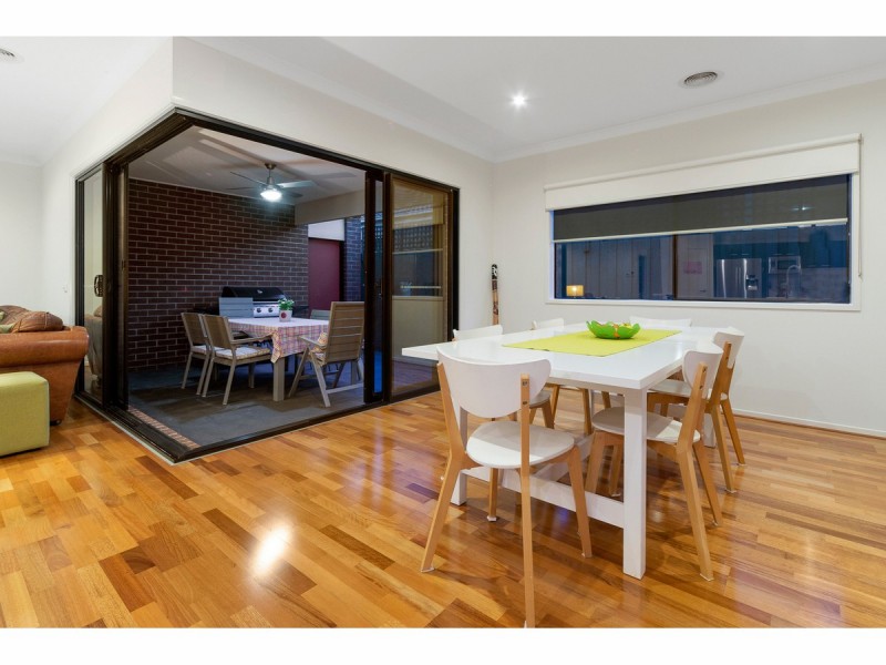 34 Sandarra Boulevard, Sandhurst VIC 3977