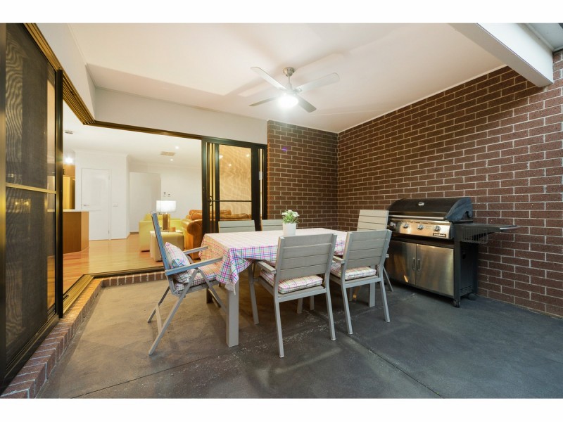 34 Sandarra Boulevard, Sandhurst VIC 3977