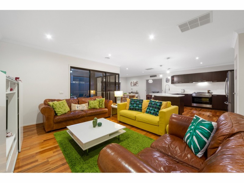 34 Sandarra Boulevard, Sandhurst VIC 3977