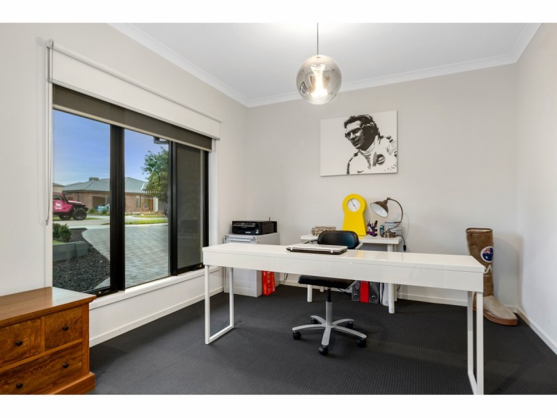 34 Sandarra Boulevard, Sandhurst VIC 3977