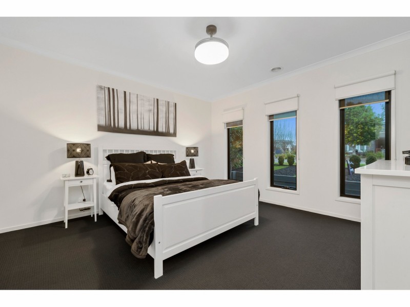 34 Sandarra Boulevard, Sandhurst VIC 3977