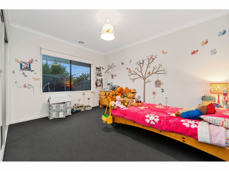 34 Sandarra Boulevard, Sandhurst VIC 3977