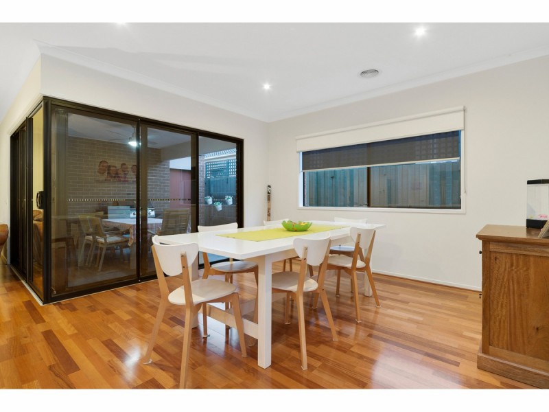 34 Sandarra Boulevard, Sandhurst VIC 3977