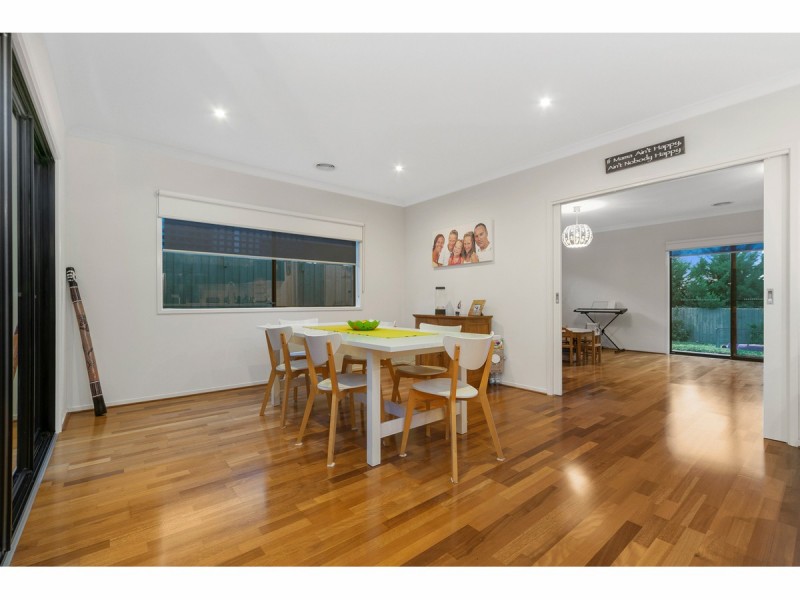 34 Sandarra Boulevard, Sandhurst VIC 3977