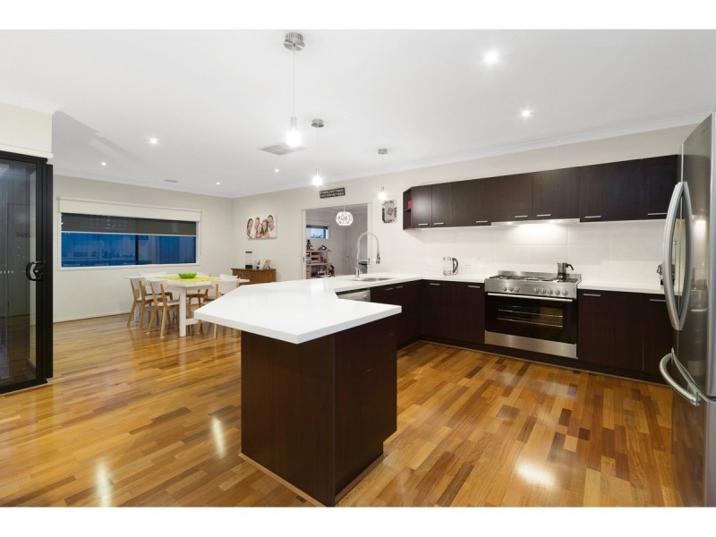 34 Sandarra Boulevard, Sandhurst VIC 3977