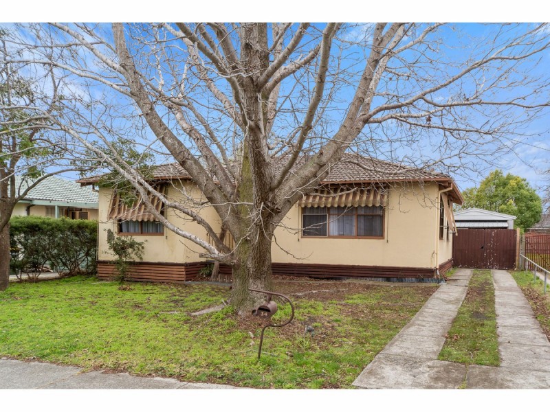 34 Laurina Crescent, Frankston North VIC 3200