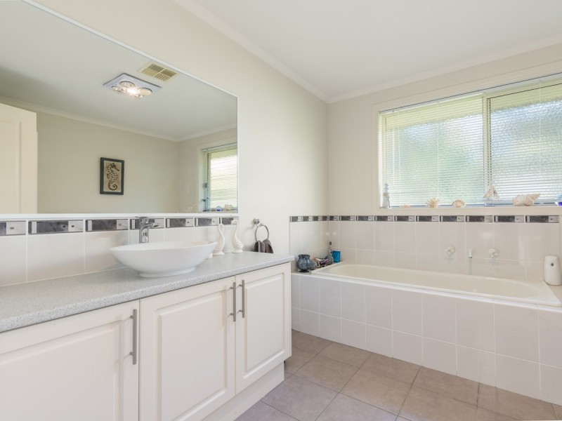 2 Quail Place, Langwarrin VIC 3910