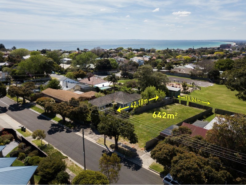 4 Woodlands Grove, Frankston VIC 3199