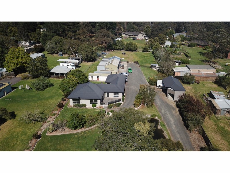 4 Chevron Avenue, Cranbourne South VIC 3977