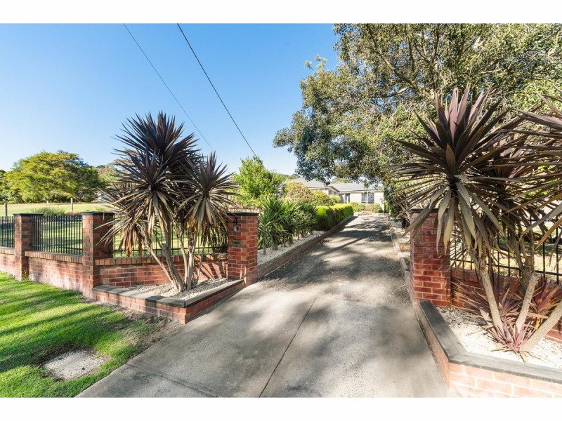 4 Chevron Avenue, Cranbourne South VIC 3977