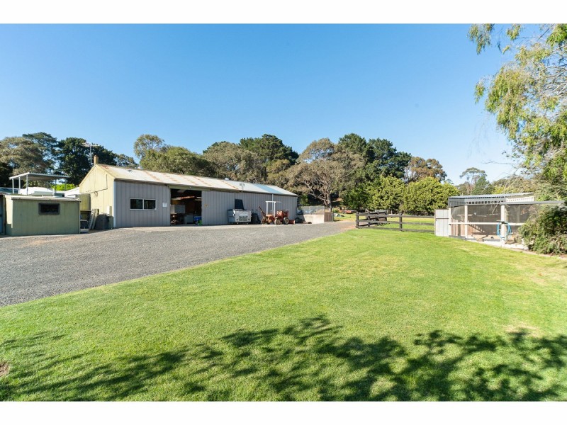 4 Chevron Avenue, Cranbourne South VIC 3977