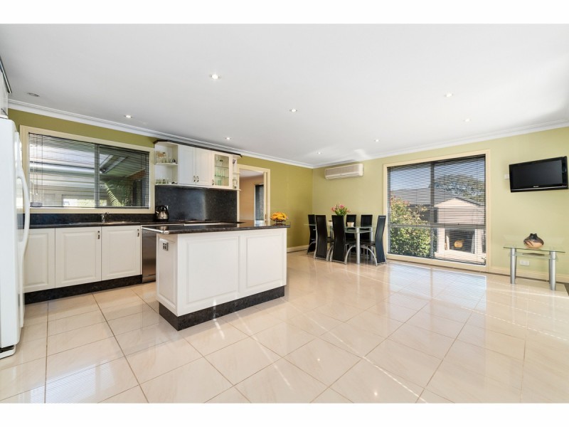 4 Chevron Avenue, Cranbourne South VIC 3977