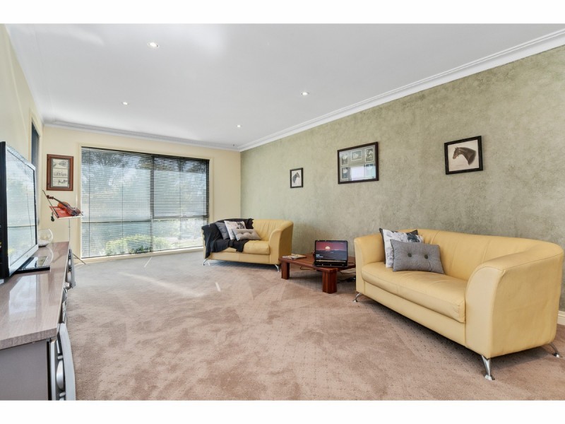 4 Chevron Avenue, Cranbourne South VIC 3977