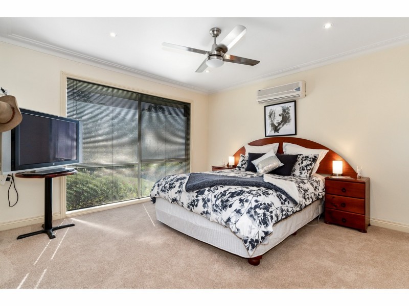 4 Chevron Avenue, Cranbourne South VIC 3977