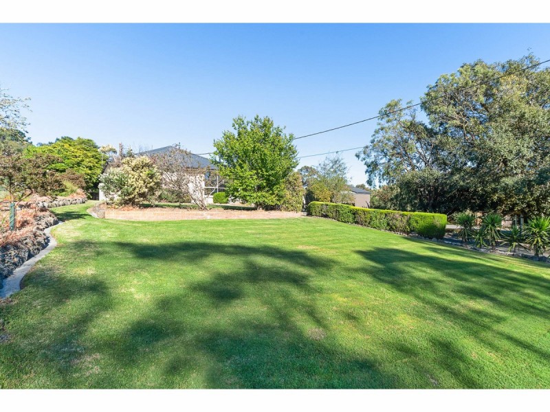 4 Chevron Avenue, Cranbourne South VIC 3977