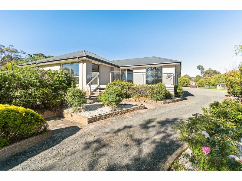 4 Chevron Avenue, Cranbourne South VIC 3977