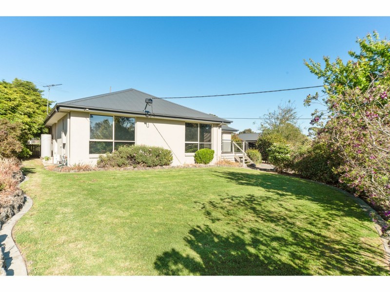 4 Chevron Avenue, Cranbourne South VIC 3977
