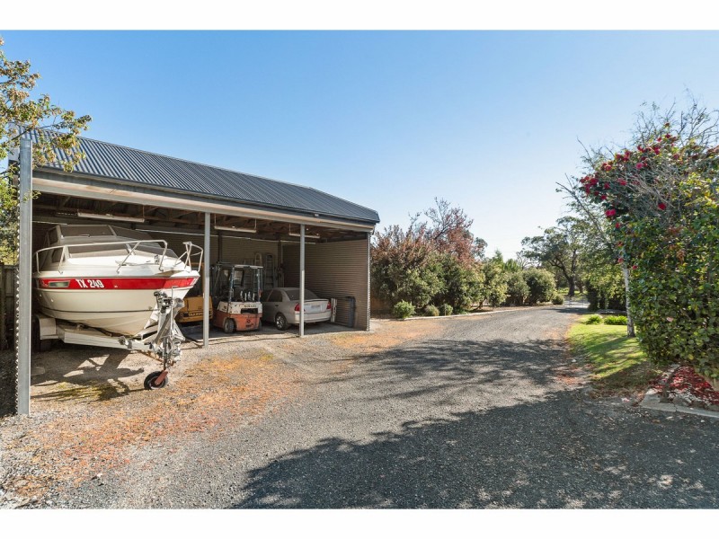4 Chevron Avenue, Cranbourne South VIC 3977