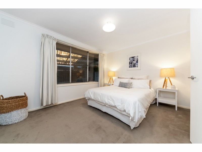 15 Gretana Crescent, Frankston VIC 3199